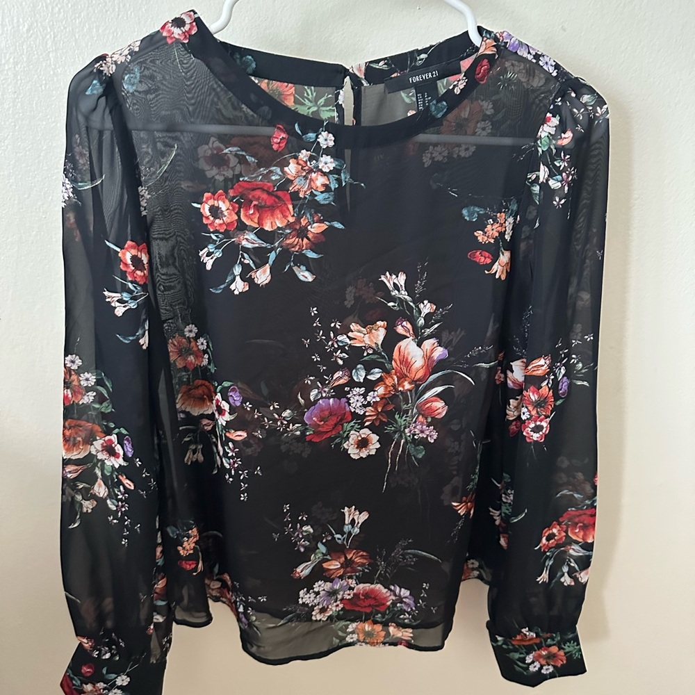 BRAND NEW without tags! Never worn! FOREVER 21 Black Floral Sheer Blouse Size S